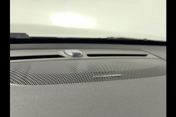 Volvo XC40 Single motor Ultimate Trekhaak | Open dak | Adapt. cruise control | Warmtepomp | 360 Camera | Stuur-/Stoelverwarming | Harman/Kardon | Carplay