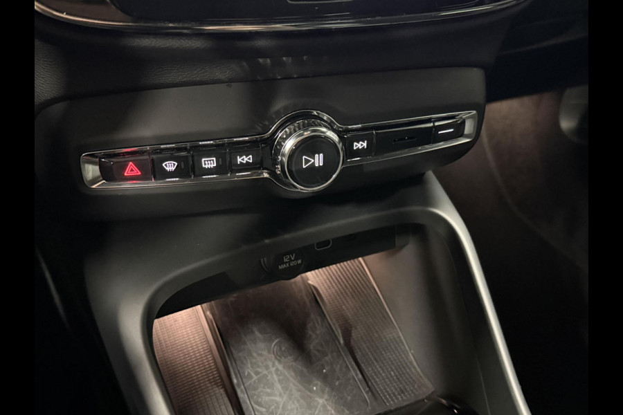 Volvo XC40 Single motor Ultimate Trekhaak | Open dak | Adapt. cruise control | Warmtepomp | 360 Camera | Stuur-/Stoelverwarming | Harman/Kardon | Carplay
