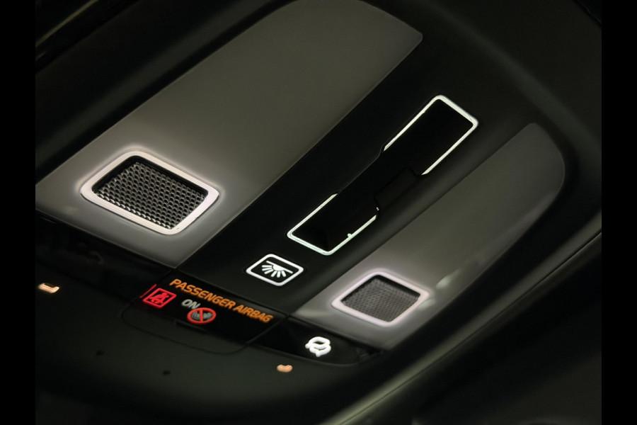 Volvo XC40 Single motor Ultimate Trekhaak | Open dak | Adapt. cruise control | Warmtepomp | 360 Camera | Stuur-/Stoelverwarming | Harman/Kardon | Carplay