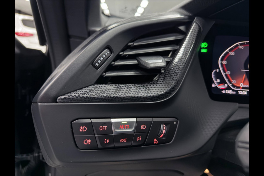 BMW 2 Serie Gran Coupé 218i M-SPORT PANO/M-STOELEN/H-UP/LEDER/CAM/DAB/CARPLAY///