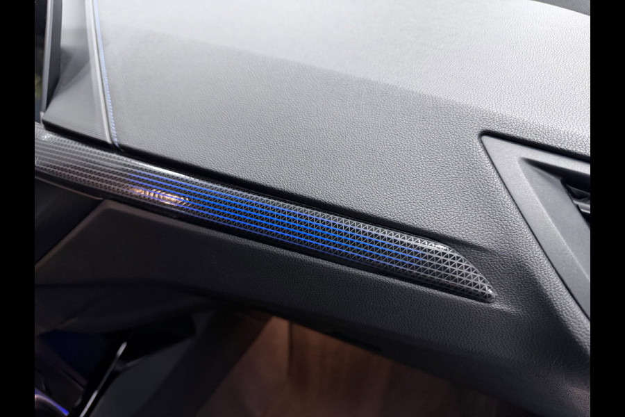 BMW 2 Serie Gran Coupé 218i M-SPORT PANO/M-STOELEN/H-UP/LEDER/CAM/DAB/CARPLAY///
