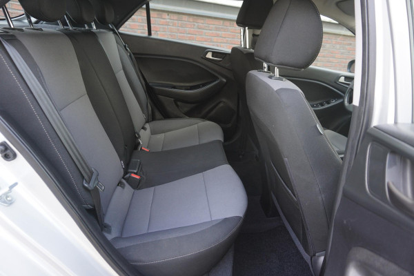 Hyundai i20 1.0 T-GDI 100PK/Dealeronderhouden/Camera/Navi/ 2e Eigenaar.