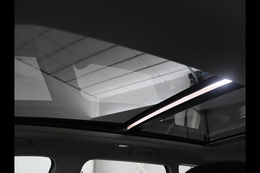 Škoda Karoq 1.5 TSI ACT Ambition Business | Panoramadak | Park assist | Climate control | Carplay | DAB | 17'' | Cruise control | Navigatie |