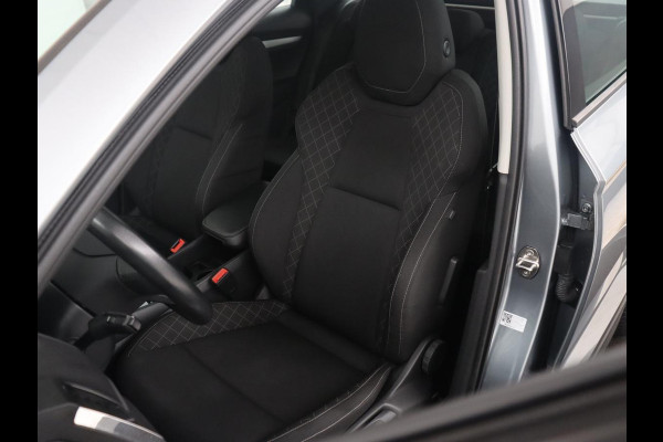 Škoda Karoq 1.5 TSI ACT Ambition Business | Panoramadak | Park assist | Climate control | Carplay | DAB | 17'' | Cruise control | Navigatie |