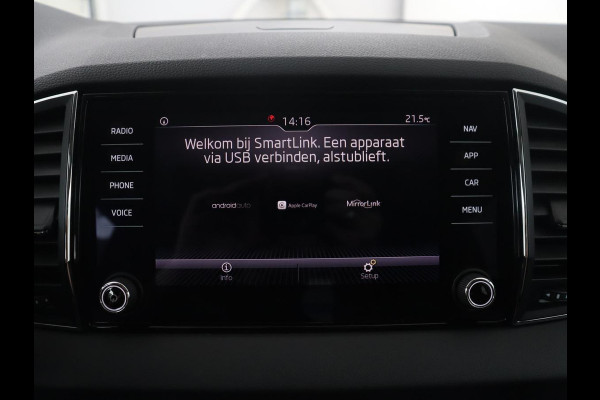 Škoda Karoq 1.5 TSI ACT Ambition Business | Panoramadak | Park assist | Climate control | Carplay | DAB | 17'' | Cruise control | Navigatie |