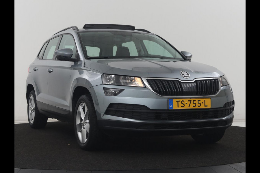 Škoda Karoq 1.5 TSI ACT Ambition Business | Panoramadak | Park assist | Climate control | Carplay | DAB | 17'' | Cruise control | Navigatie |