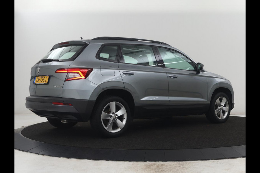 Škoda Karoq 1.5 TSI ACT Ambition Business | Panoramadak | Park assist | Climate control | Carplay | DAB | 17'' | Cruise control | Navigatie |