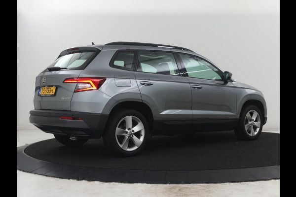 Škoda Karoq 1.5 TSI ACT Ambition Business | Panoramadak | Park assist | Climate control | Carplay | DAB | 17'' | Cruise control | Navigatie |