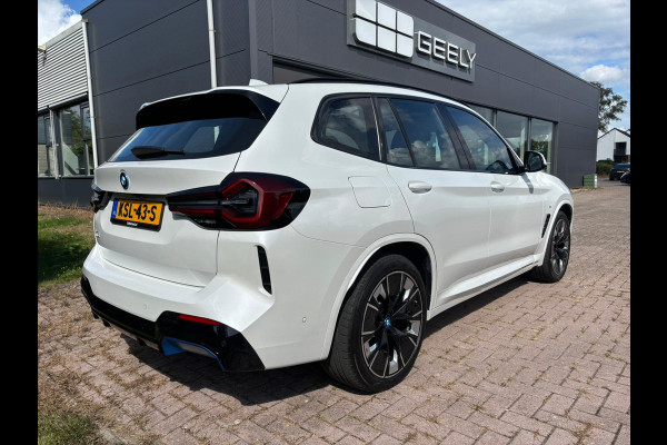 BMW iX3 High Executive 80 kWh 285 PK | M Pakket | Panoramadak | 360 graden camera | Sportstoelen | Harman/kardon | Keyless entry | Elektrische achterklep | Stoelverwarming | Head Up Display