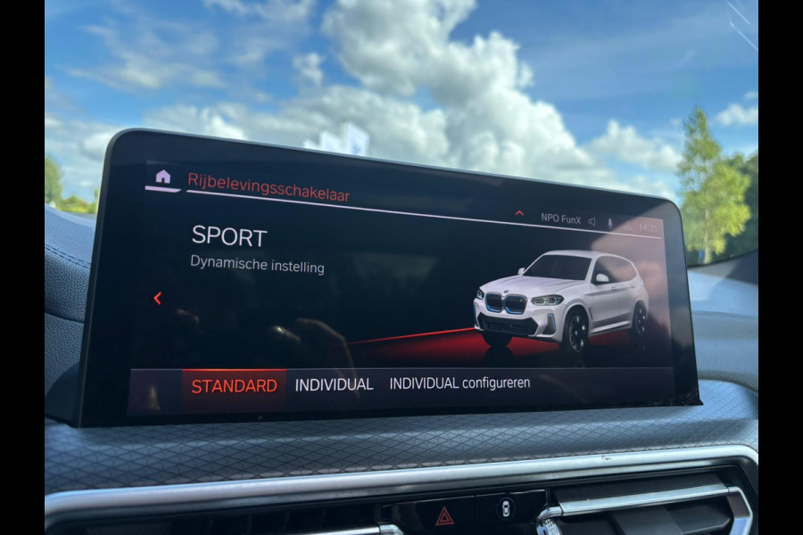 BMW iX3 High Executive 80 kWh 285 PK | M Pakket | Panoramadak | 360 graden camera | Sportstoelen | Harman/kardon | Keyless entry | Elektrische achterklep | Stoelverwarming | Head Up Display