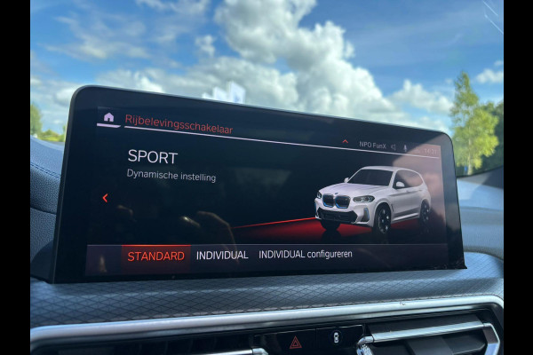 BMW iX3 High Executive 80 kWh 285 PK | M Pakket | Panoramadak | 360 graden camera | Sportstoelen | Harman/kardon | Keyless entry | Elektrische achterklep | Stoelverwarming | Head Up Display