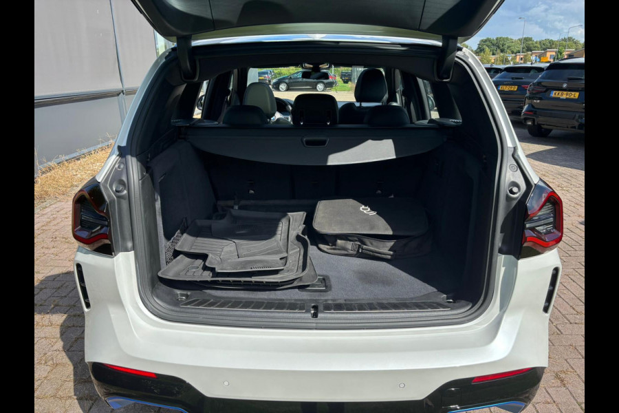 BMW iX3 High Executive 80 kWh 285 PK | M Pakket | Panoramadak | 360 graden camera | Sportstoelen | Harman/kardon | Keyless entry | Elektrische achterklep | Stoelverwarming | Head Up Display