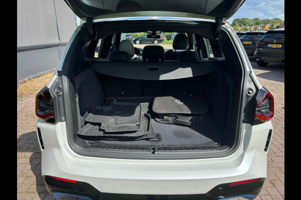 BMW iX3 High Executive 80 kWh 285 PK | M Pakket | Panoramadak | 360 graden camera | Sportstoelen | Harman/kardon | Keyless entry | Elektrische achterklep | Stoelverwarming | Head Up Display