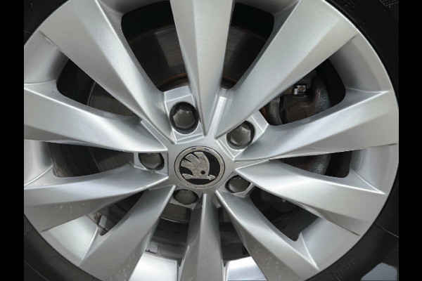Škoda Karoq 1.5 TSI ACT Business Edition, trekhaak, stoelverwarming, navigatie, climaat controle