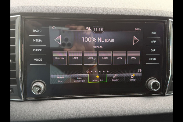 Škoda Karoq 1.5 TSI ACT Business Edition, trekhaak, stoelverwarming, navigatie, climaat controle