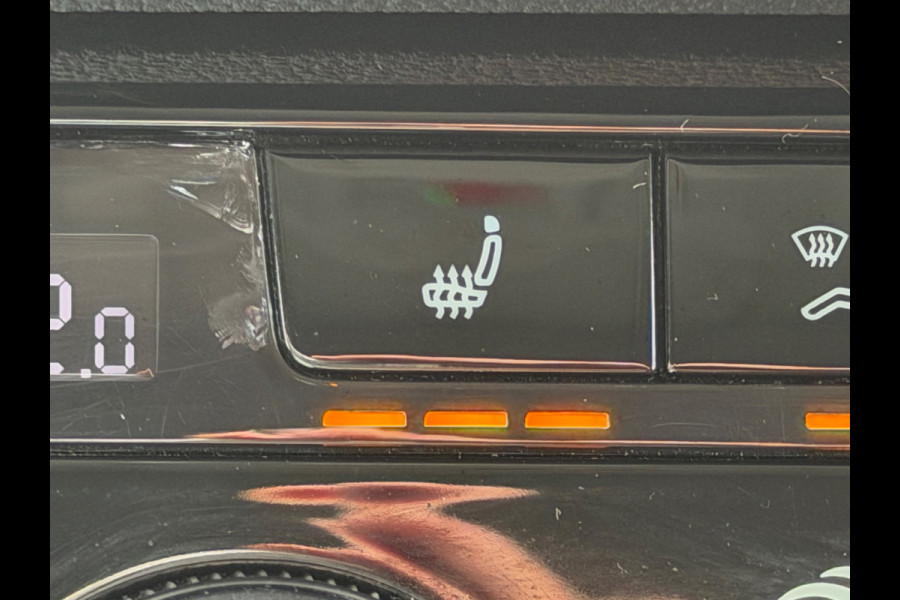 Škoda Karoq 1.5 TSI ACT Business Edition, trekhaak, stoelverwarming, navigatie, climaat controle