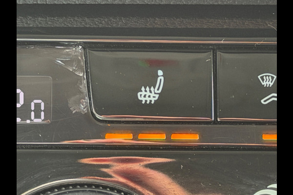 Škoda Karoq 1.5 TSI ACT Business Edition, trekhaak, stoelverwarming, navigatie, climaat controle