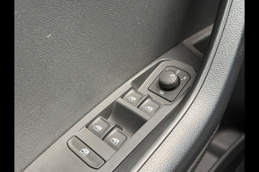 Škoda Karoq 1.5 TSI ACT Business Edition, trekhaak, stoelverwarming, navigatie, climaat controle