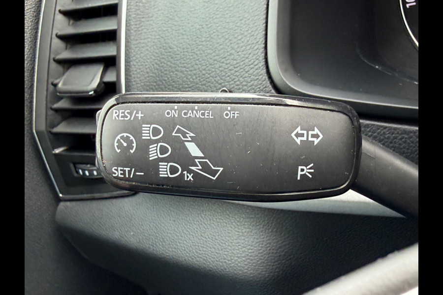 Škoda Karoq 1.5 TSI ACT Business Edition, trekhaak, stoelverwarming, navigatie, climaat controle