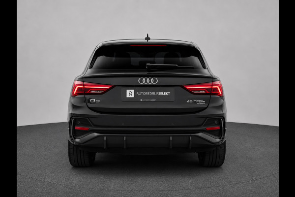 Audi Q3 Sportback 45 TFSI e S-line | 20 inch | LED | Carplay | Dodehoek | Alcantara | Virtual | Stoelverwarming | ACC | 1e eig.