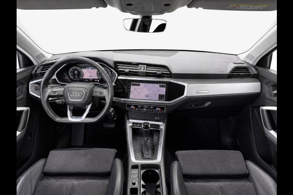 Audi Q3 Sportback 45 TFSI e S-line | 20 inch | LED | Carplay | Dodehoek | Alcantara | Virtual | Stoelverwarming | ACC | 1e eig.