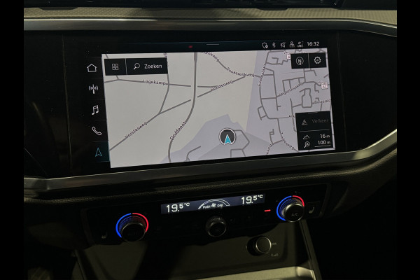 Audi Q3 Sportback 45 TFSI e S-line | 20 inch | LED | Carplay | Dodehoek | Alcantara | Virtual | Stoelverwarming | ACC | 1e eig.