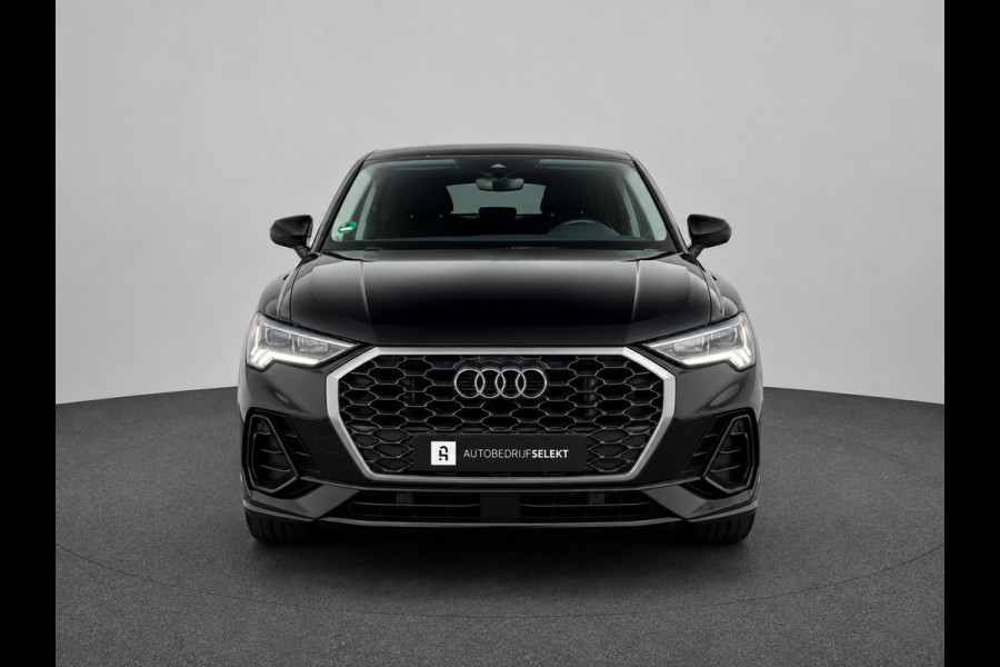 Audi Q3 Sportback 45 TFSI e S-line | 20 inch | LED | Carplay | Dodehoek | Alcantara | Virtual | Stoelverwarming | ACC | 1e eig.