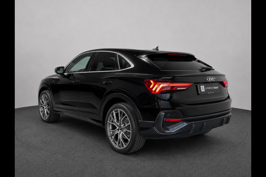 Audi Q3 Sportback 45 TFSI e S-line | 20 inch | LED | Carplay | Dodehoek | Alcantara | Virtual | Stoelverwarming | ACC | 1e eig.