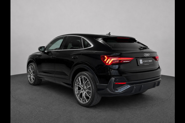 Audi Q3 Sportback 45 TFSI e S-line | 20 inch | LED | Carplay | Dodehoek | Alcantara | Virtual | Stoelverwarming | ACC | 1e eig.