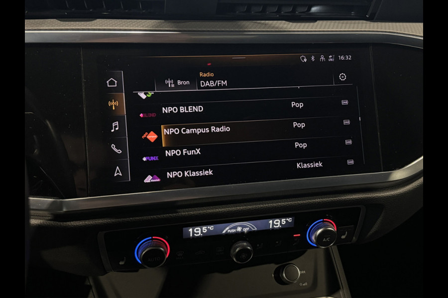 Audi Q3 Sportback 45 TFSI e S-line | 20 inch | LED | Carplay | Dodehoek | Alcantara | Virtual | Stoelverwarming | ACC | 1e eig.