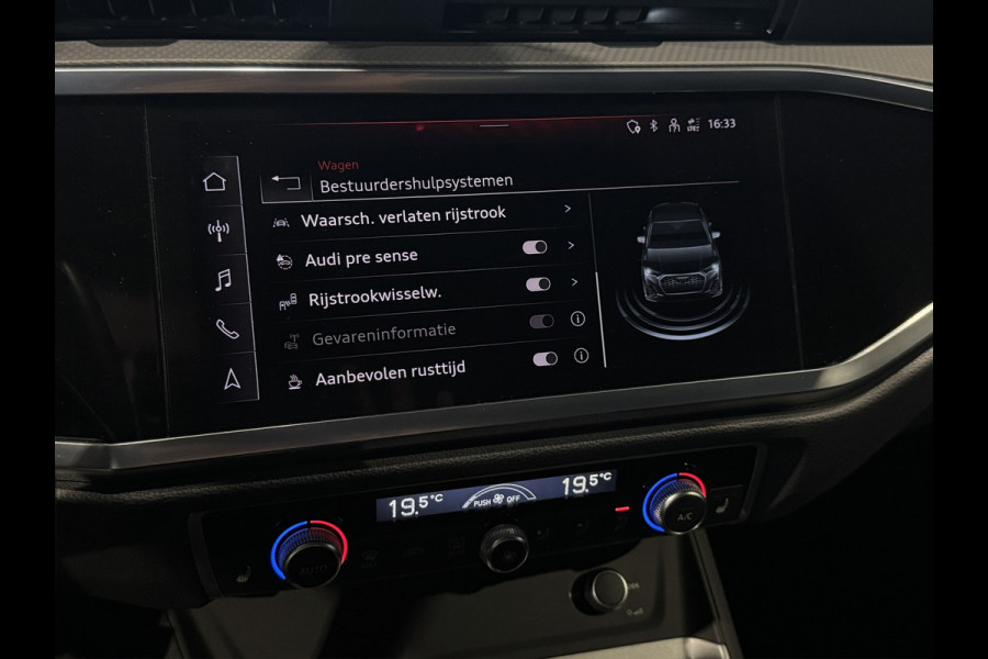Audi Q3 Sportback 45 TFSI e S-line | 20 inch | LED | Carplay | Dodehoek | Alcantara | Virtual | Stoelverwarming | ACC | 1e eig.