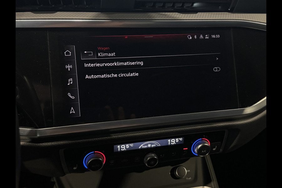 Audi Q3 Sportback 45 TFSI e S-line | 20 inch | LED | Carplay | Dodehoek | Alcantara | Virtual | Stoelverwarming | ACC | 1e eig.