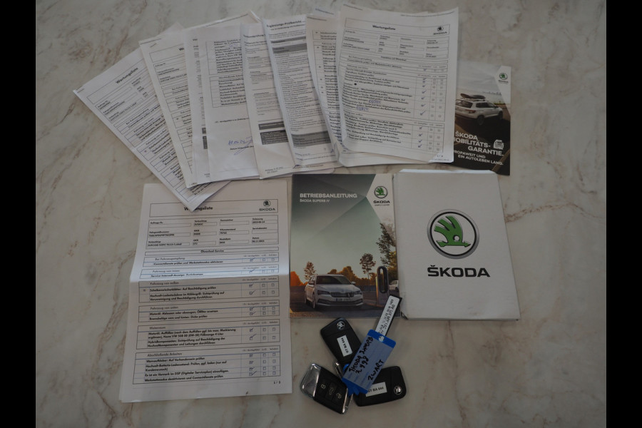 Škoda Superb Combi 1.4 TSI iV Sportline | Leder/Alcantara | Trekhaak | Carbon | 360 | Memory | Keyless | Adaptive Cruise