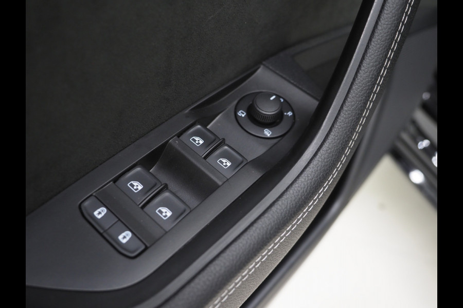 Škoda Superb Combi 1.4 TSI iV Sportline | Leder/Alcantara | Trekhaak | Carbon | 360 | Memory | Keyless | Adaptive Cruise