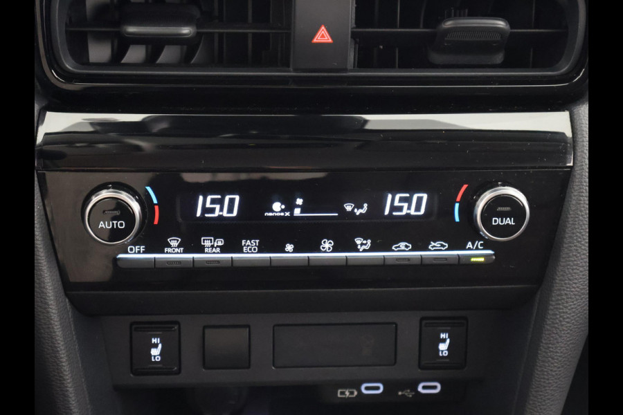 Toyota Yaris Cross 1.5 Hybrid 130 Executive Bi-Tone | HUD | Parkeersensoren | Stuur- & Stoelverwarming | Navigatie | BSM