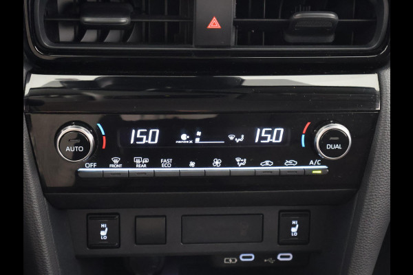 Toyota Yaris Cross 1.5 Hybrid 130 Executive Bi-Tone | HUD | Parkeersensoren | Stuur- & Stoelverwarming | Navigatie | BSM