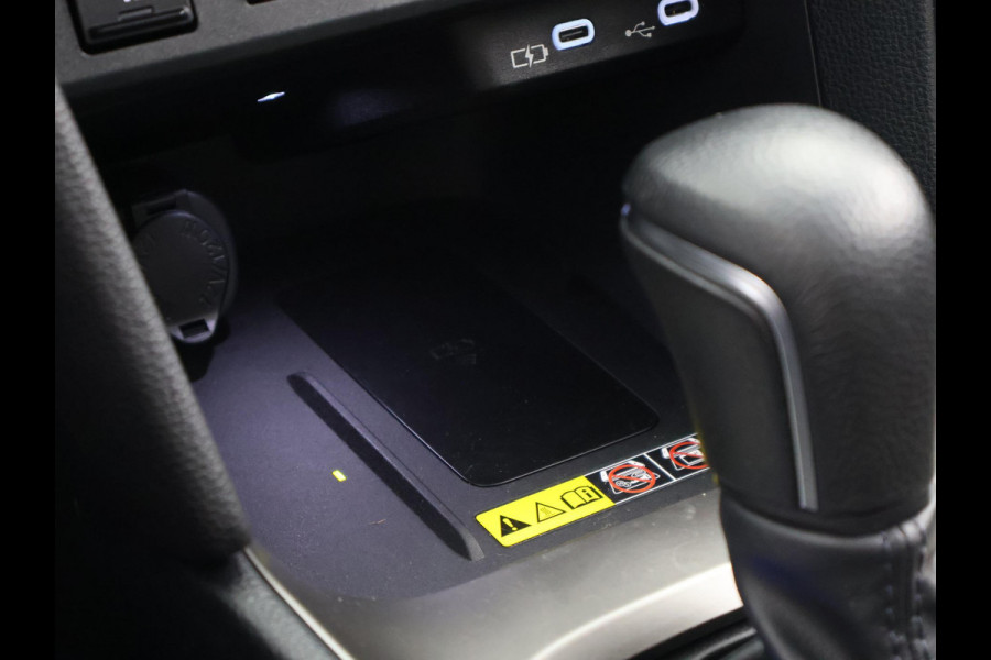 Toyota Yaris Cross 1.5 Hybrid 130 Executive Bi-Tone | HUD | Parkeersensoren | Stuur- & Stoelverwarming | Navigatie | BSM