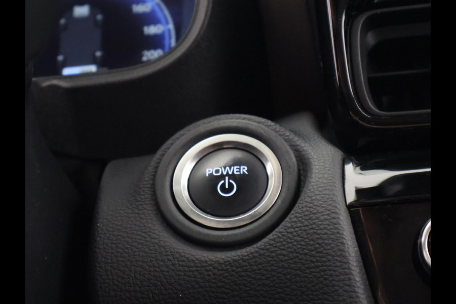 Toyota Yaris Cross 1.5 Hybrid 130 Executive Bi-Tone | HUD | Parkeersensoren | Stuur- & Stoelverwarming | Navigatie | BSM