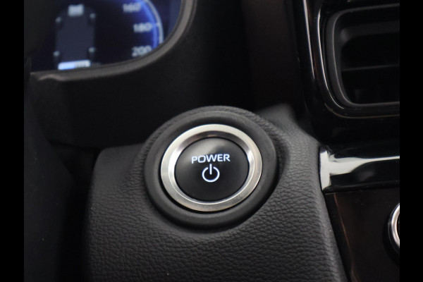 Toyota Yaris Cross 1.5 Hybrid 130 Executive Bi-Tone | HUD | Parkeersensoren | Stuur- & Stoelverwarming | Navigatie | BSM