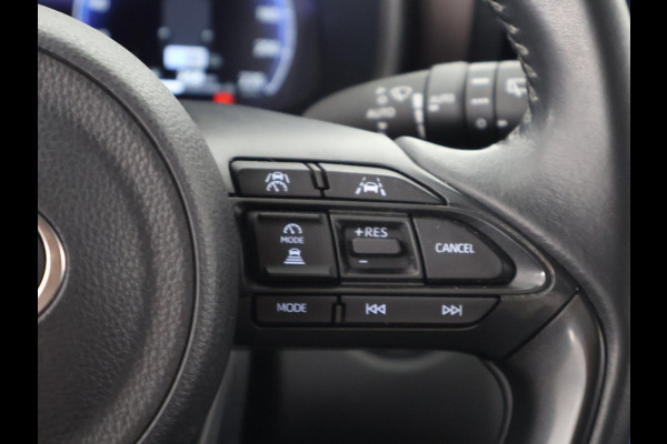 Toyota Yaris Cross 1.5 Hybrid 130 Executive Bi-Tone | HUD | Parkeersensoren | Stuur- & Stoelverwarming | Navigatie | BSM