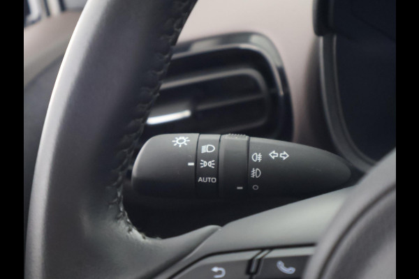 Toyota Yaris Cross 1.5 Hybrid 130 Executive Bi-Tone | HUD | Parkeersensoren | Stuur- & Stoelverwarming | Navigatie | BSM