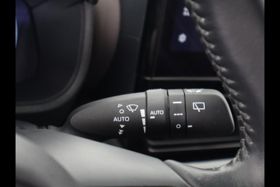 Toyota Yaris Cross 1.5 Hybrid 130 Executive Bi-Tone | HUD | Parkeersensoren | Stuur- & Stoelverwarming | Navigatie | BSM