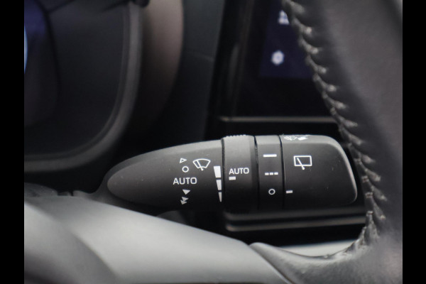 Toyota Yaris Cross 1.5 Hybrid 130 Executive Bi-Tone | HUD | Parkeersensoren | Stuur- & Stoelverwarming | Navigatie | BSM