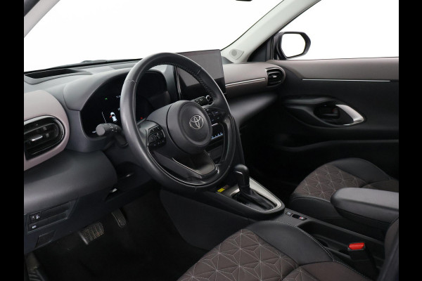 Toyota Yaris Cross 1.5 Hybrid 130 Executive Bi-Tone | HUD | Parkeersensoren | Stuur- & Stoelverwarming | Navigatie | BSM