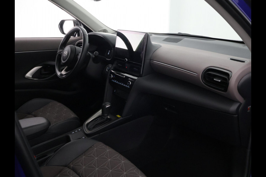 Toyota Yaris Cross 1.5 Hybrid 130 Executive Bi-Tone | HUD | Parkeersensoren | Stuur- & Stoelverwarming | Navigatie | BSM