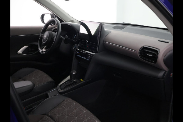 Toyota Yaris Cross 1.5 Hybrid 130 Executive Bi-Tone | HUD | Parkeersensoren | Stuur- & Stoelverwarming | Navigatie | BSM