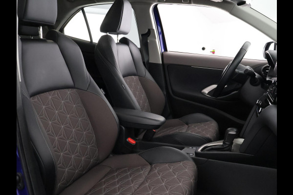 Toyota Yaris Cross 1.5 Hybrid 130 Executive Bi-Tone | HUD | Parkeersensoren | Stuur- & Stoelverwarming | Navigatie | BSM
