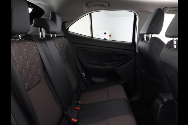 Toyota Yaris Cross 1.5 Hybrid 130 Executive Bi-Tone | HUD | Parkeersensoren | Stuur- & Stoelverwarming | Navigatie | BSM