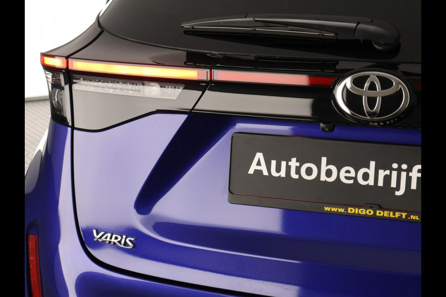 Toyota Yaris Cross 1.5 Hybrid 130 Executive Bi-Tone | HUD | Parkeersensoren | Stuur- & Stoelverwarming | Navigatie | BSM