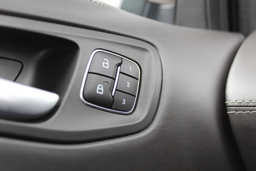 Ford Kuga 1.5 EcoBoost 150PK Vignale | Trekhaak | Sony | Leder | Camera | Stoelverwarming
